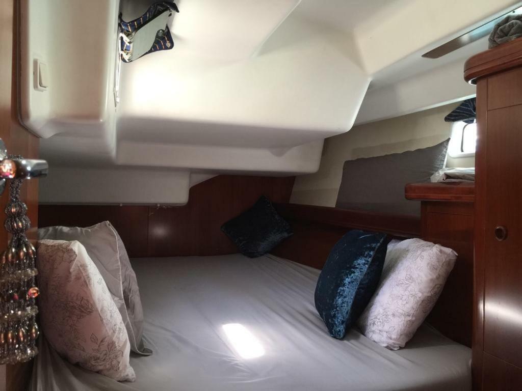 Luxury Yacht Stay "White Dove" Sleeps 6 Gibraltar Extérieur photo